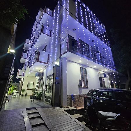 Shri Krishna Divine Dham Hotell Mathura Exteriör bild
