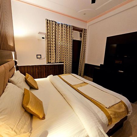 Shri Krishna Divine Dham Hotell Mathura Exteriör bild