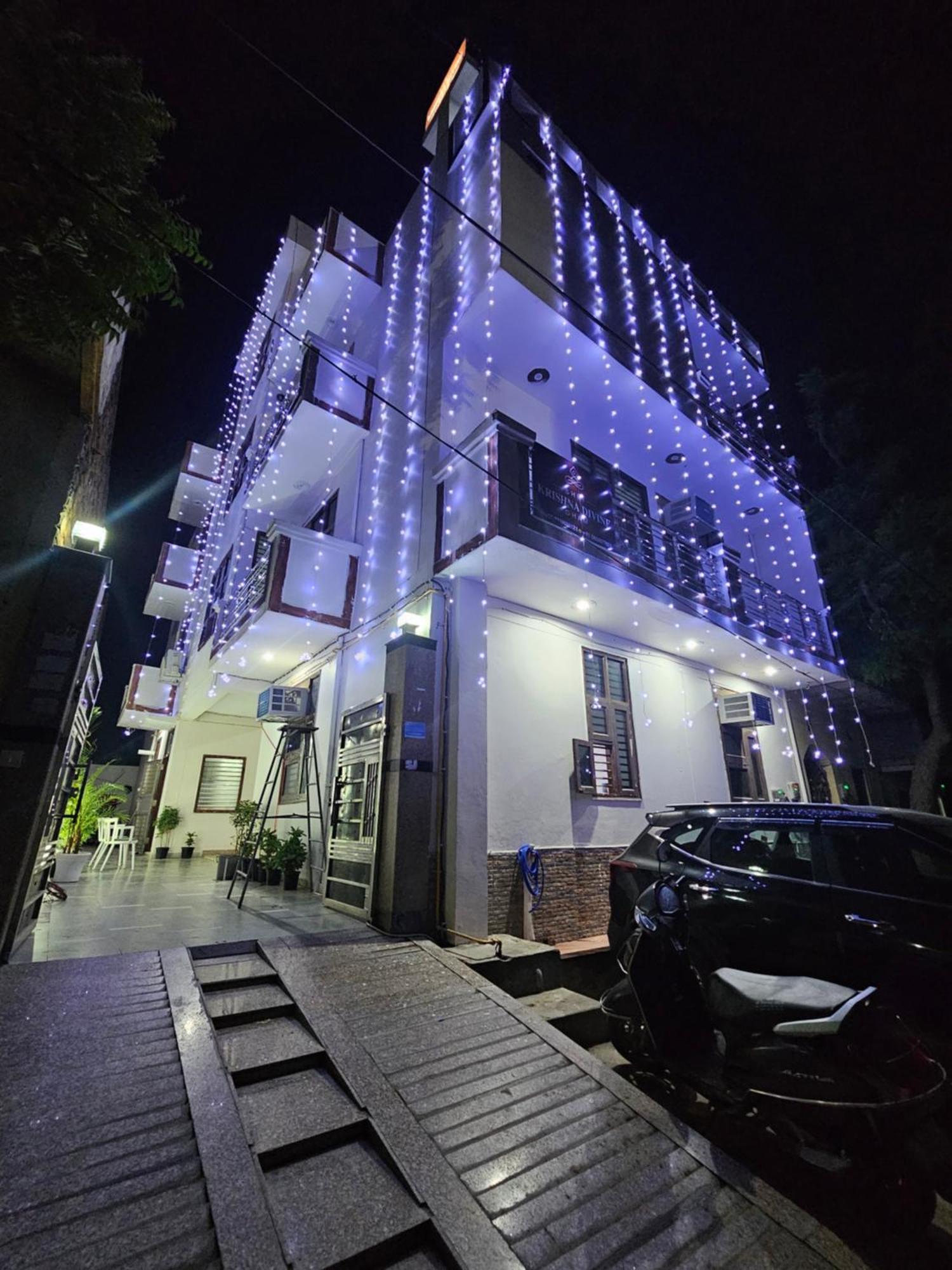 Shri Krishna Divine Dham Hotell Mathura Exteriör bild